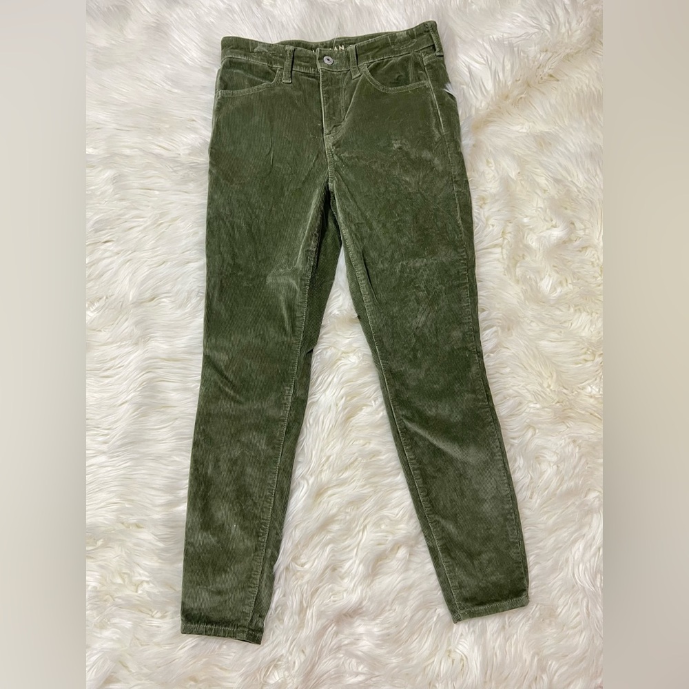 AE Corduroy Skinny Pants. Fits like a size 2